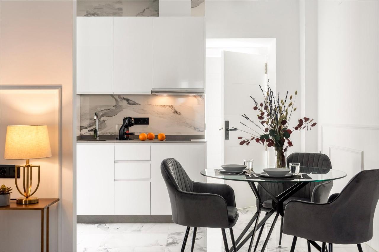 Quivir Apartamentos Deluxe Casa Del Arco 安度亚尔 外观 照片