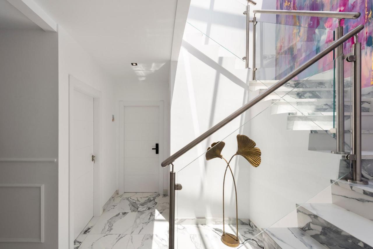 Quivir Apartamentos Deluxe Casa Del Arco 安度亚尔 外观 照片